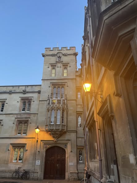 Tui luôn có mối quan hệ love-hate với Oxford.