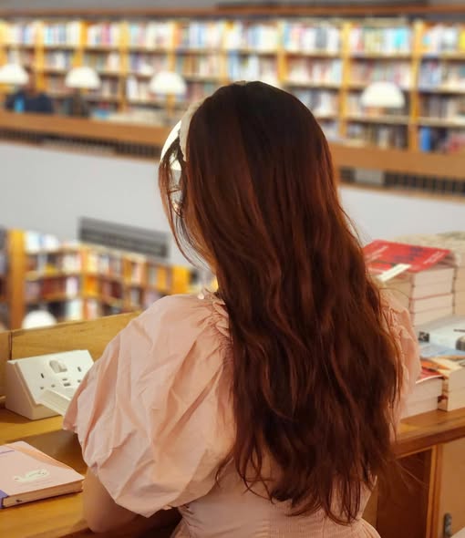 “Chị nói con không nghe. Nhờ em trao đổi với con giúp chị.”